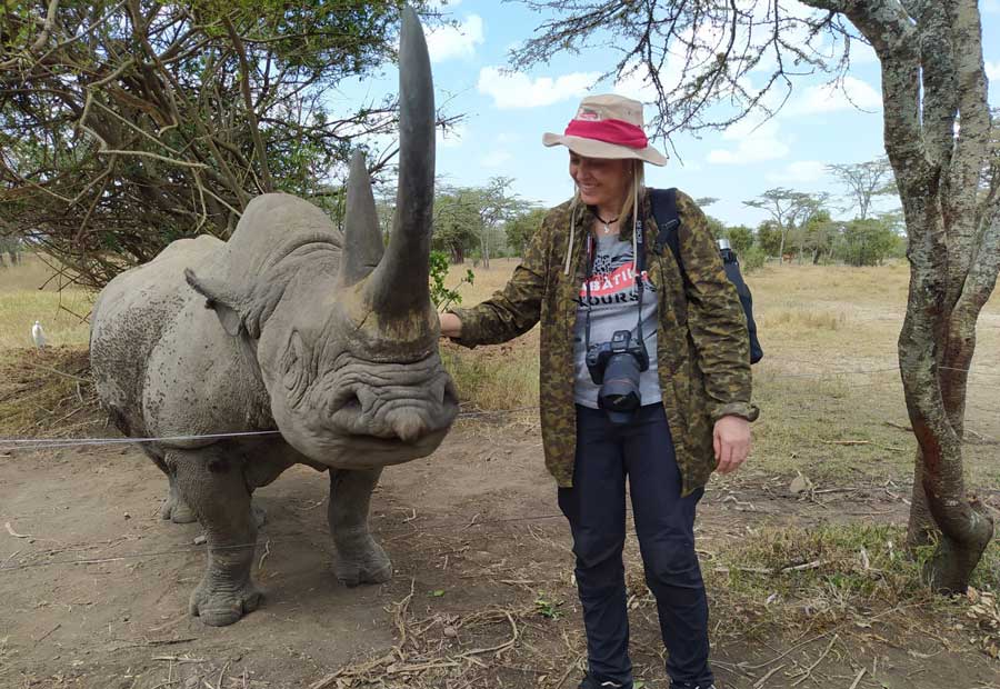 rinoceronte blanco ciego en Kenia